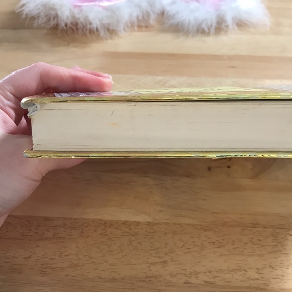 ☘️2 for $10 Sale☘️Dork Diaries #7 Tales from a Not-So-Glam Tv Star, ages 9-13 - Picture 8 of 15